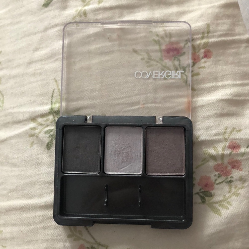 Covergirl Smokey Eyes Trio